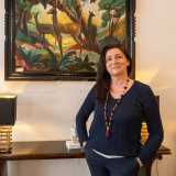 �Quella che vedete � soprattutto Art Dec�, corrente artistica diffusasi tra le due Guerre Mondiali � ci spiega la proprietaria �. Me ne sono appassionata dopo essere stata a Parigi, dove ho ammirato alcuni appartamenti arredati in questo stile�
